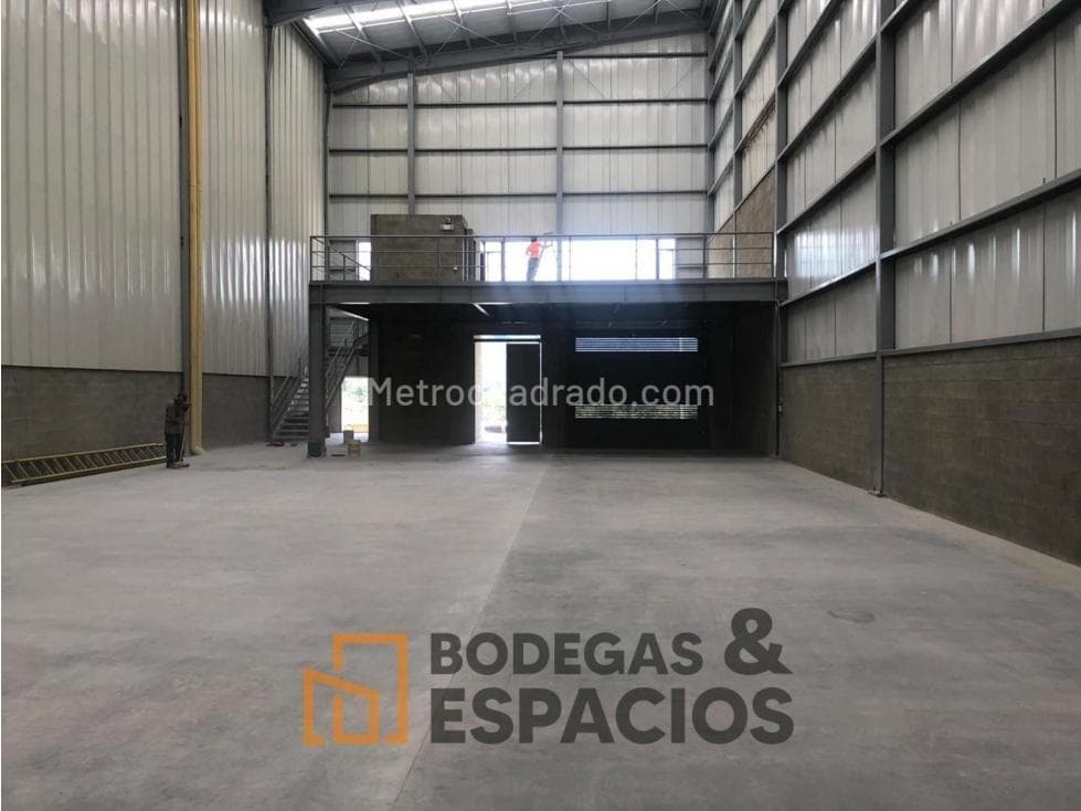 Bodega de 550 mts2 en Copacabana - 1
