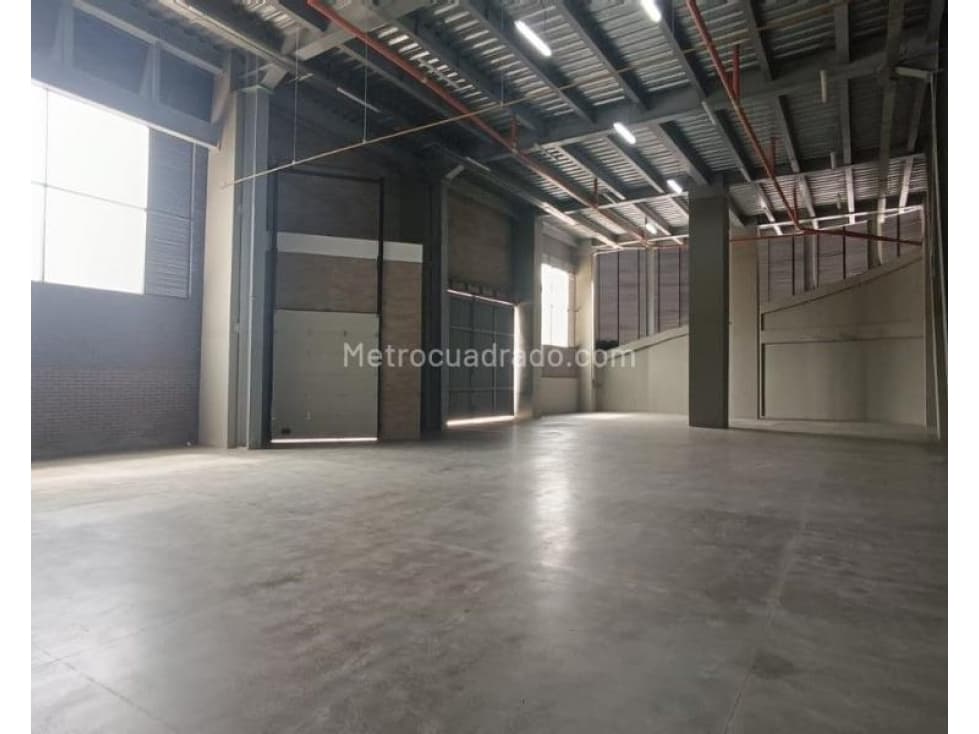 BODEGA DE 715 MTS2 EN VARIANTE CALDAS PARA VENTA - 1