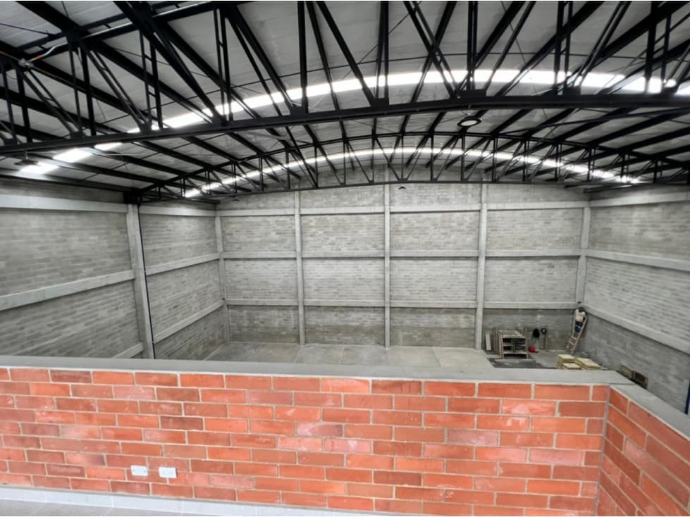 Bodega de 715 mts2 en Copacabana - 1