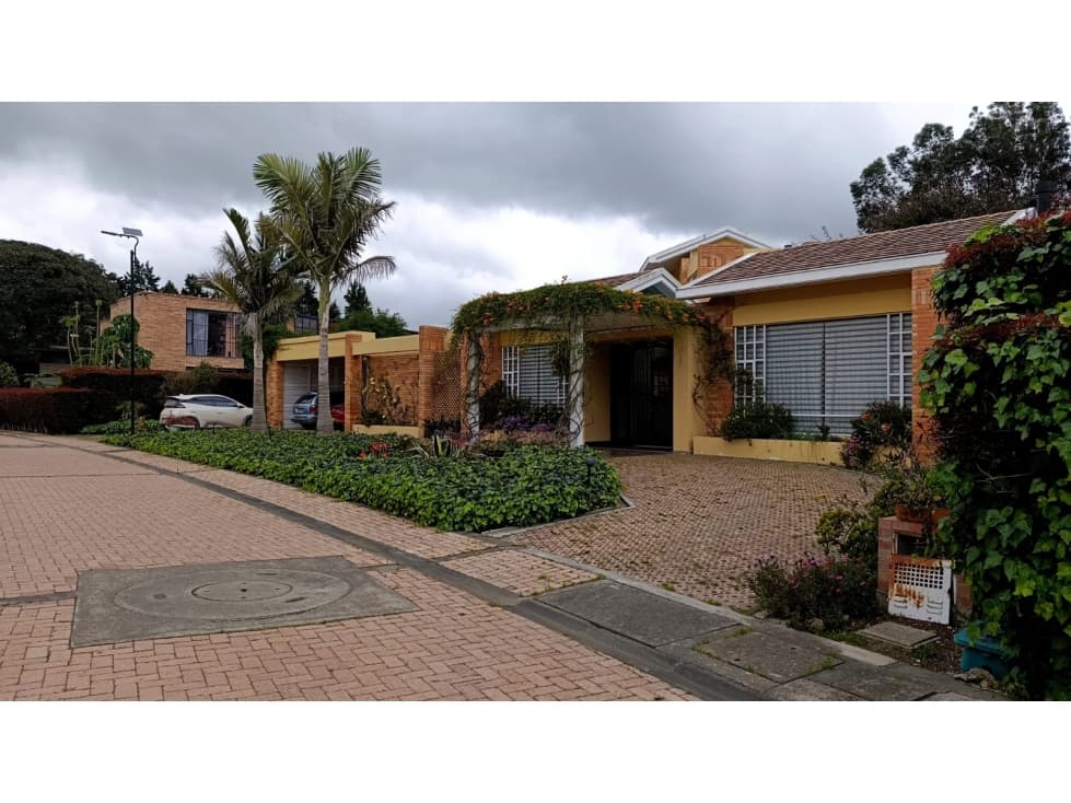 CASA CAMPESTRE EN GUAYMARAL-BOGOTA DE 2 NIVELES - 1