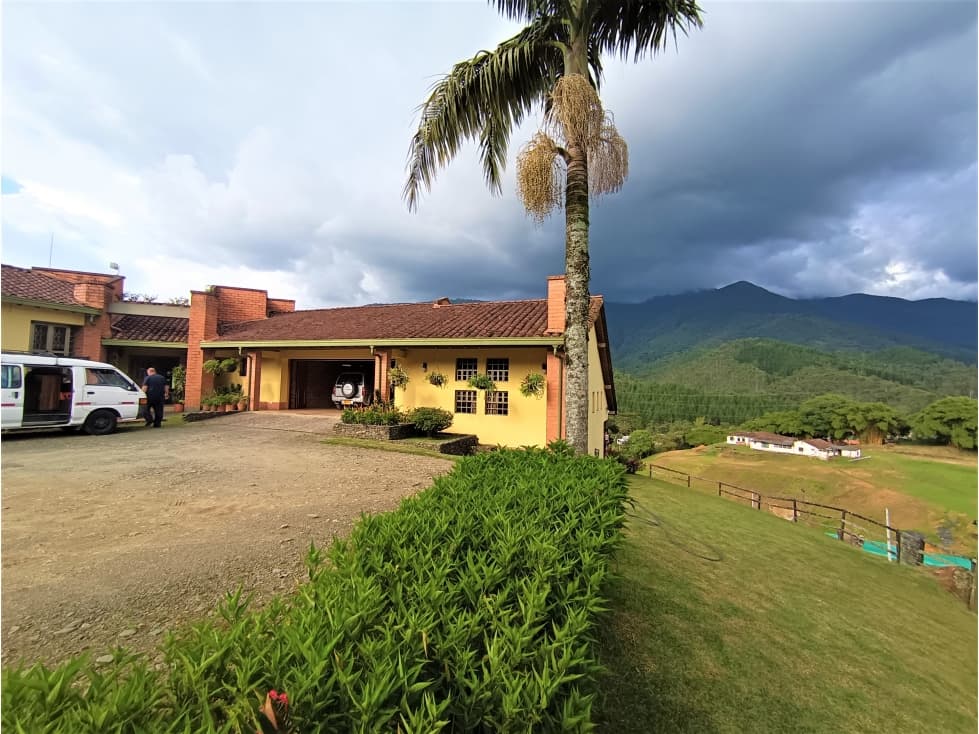 ESPECTACULAR FINCA MULTIPROPÓSITO EN ZONA FRANCA CALDAS - 1