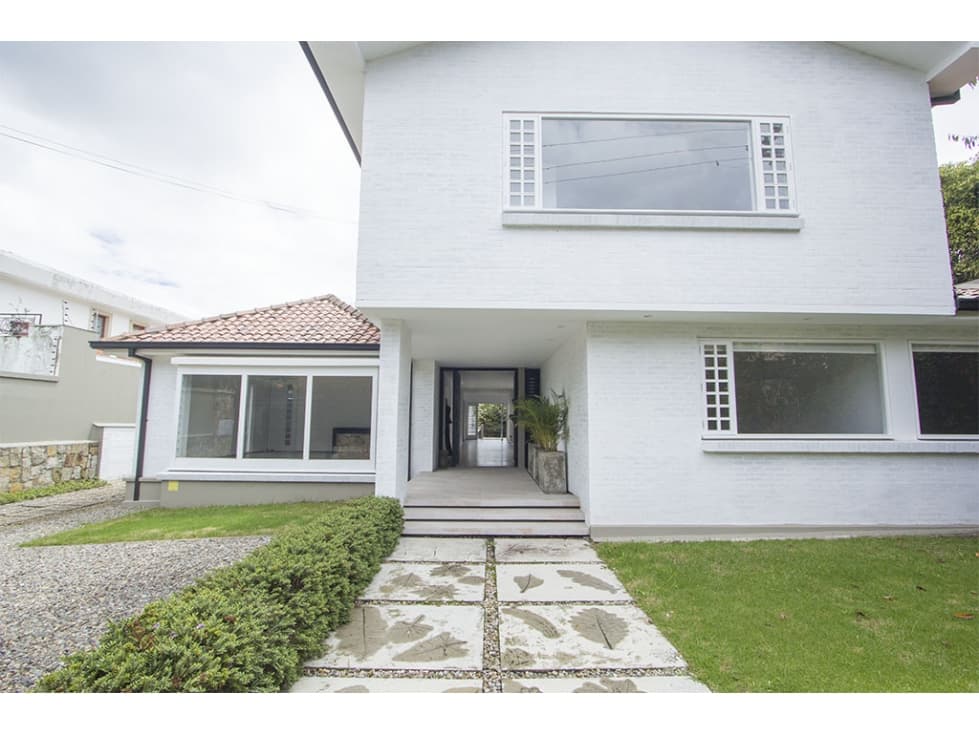 SANTA ANA ORIENTAL EXCLUSIVA CASA EN RENTA - 1