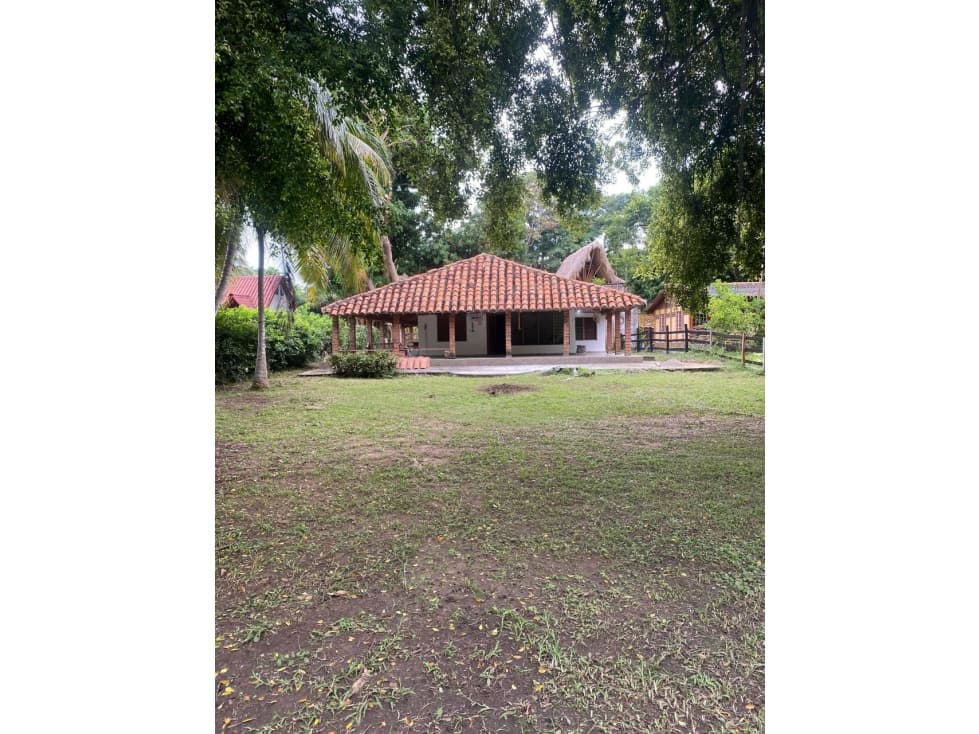 CASA DE PLAYA EN VENTA EN PUNTA BOLIVAR - 1