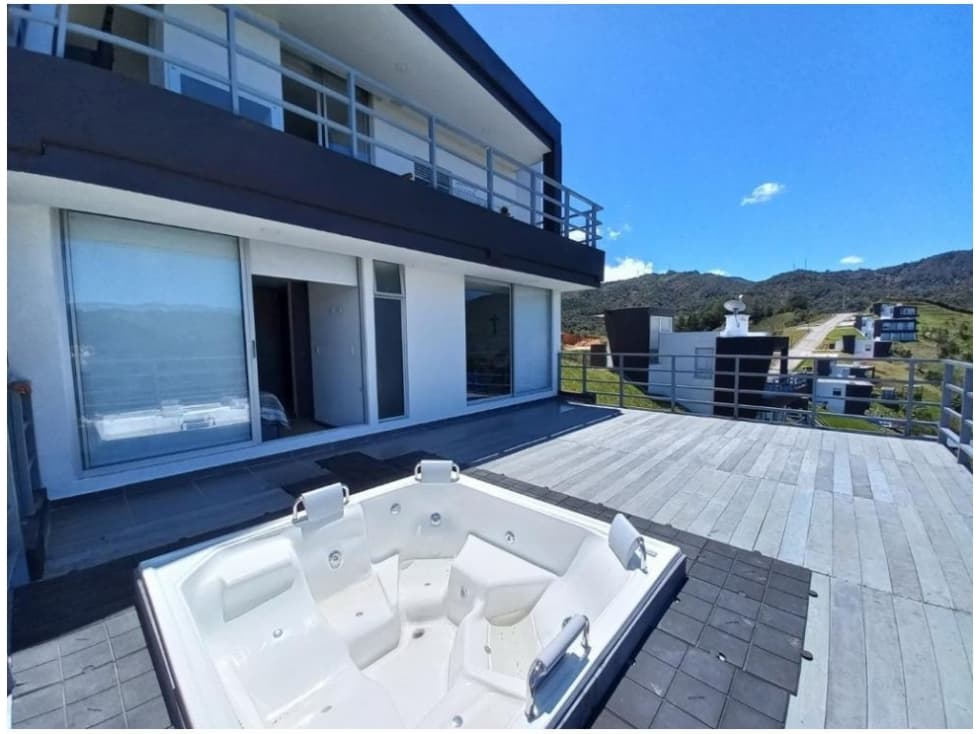 HERMOSA CASA CAMPESTRE  UBICADA EN GUATAPE ANTIOQUIA - 1