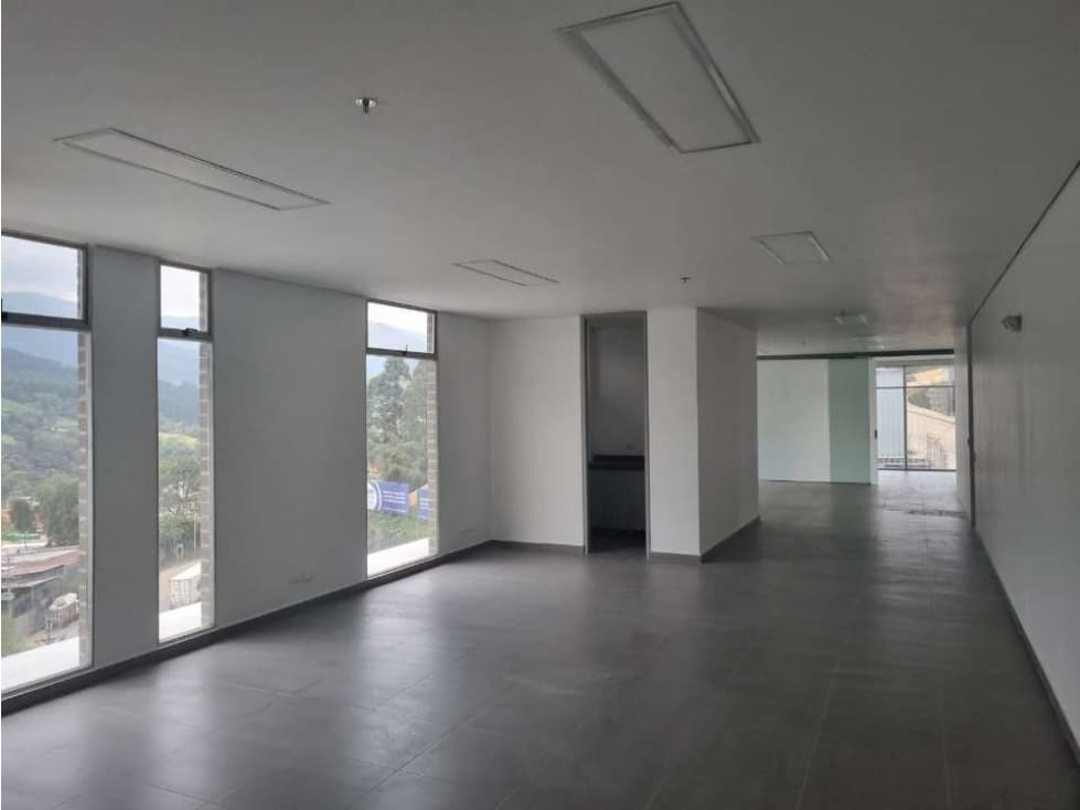 OFICINA EN VENTA/ARRIENDO EN CALDAS - 1