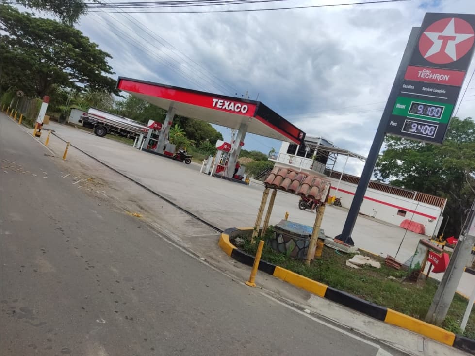 Venta de Estación de Servicios Los Lagos Municipio Saldaña Tolima - 1