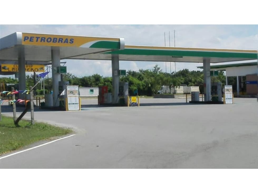 Venta de Estación de Servicios Puerta Blanca Vía Ibagué Bogotá - 1
