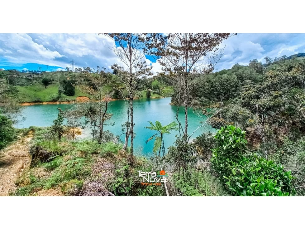 Lote en buen sector en venta Guatapé - 1