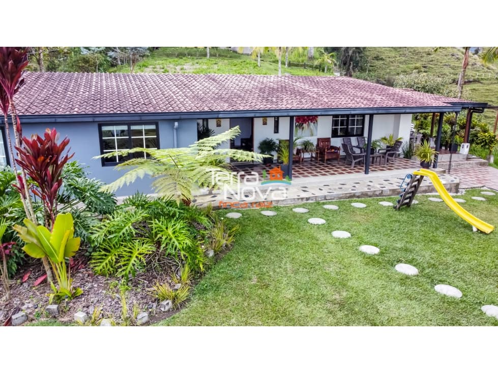 Finca agropecuaria en venta El Peñol - 1