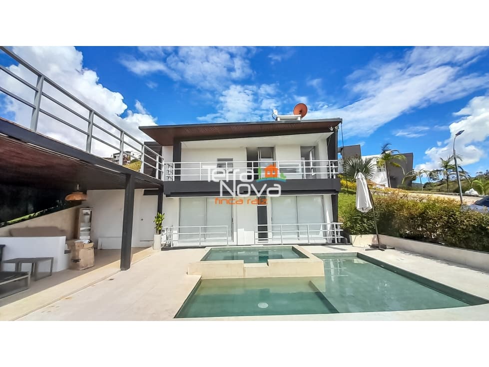 Casa campestre en unidad cerrada en venta Guatapé - 1