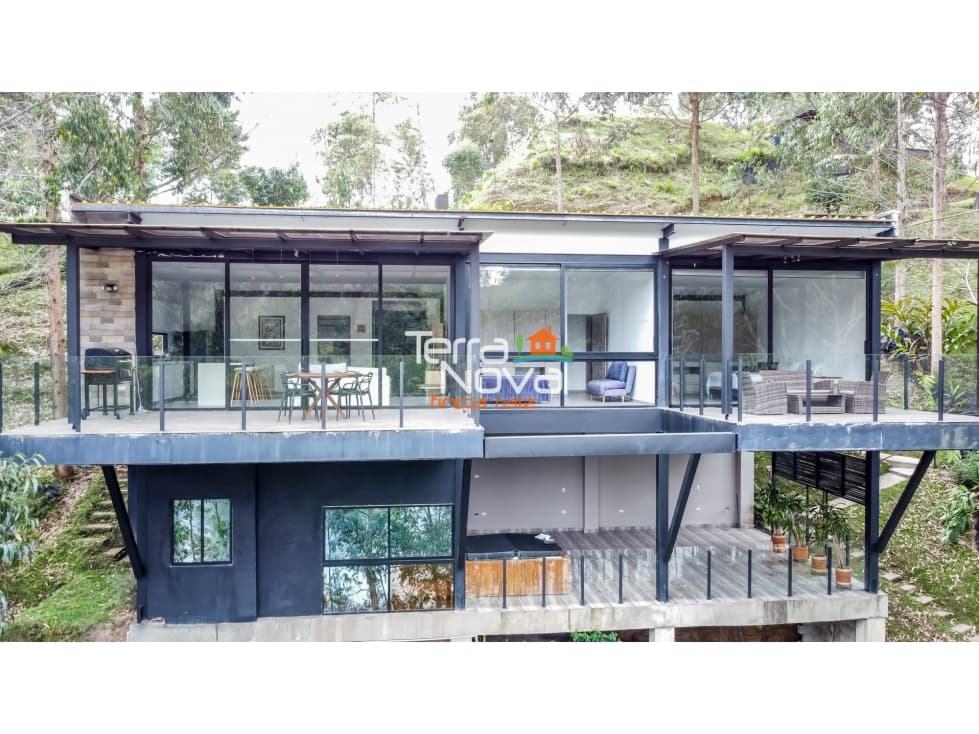 Finca en unidad cerrada en venta El Peñol - 1