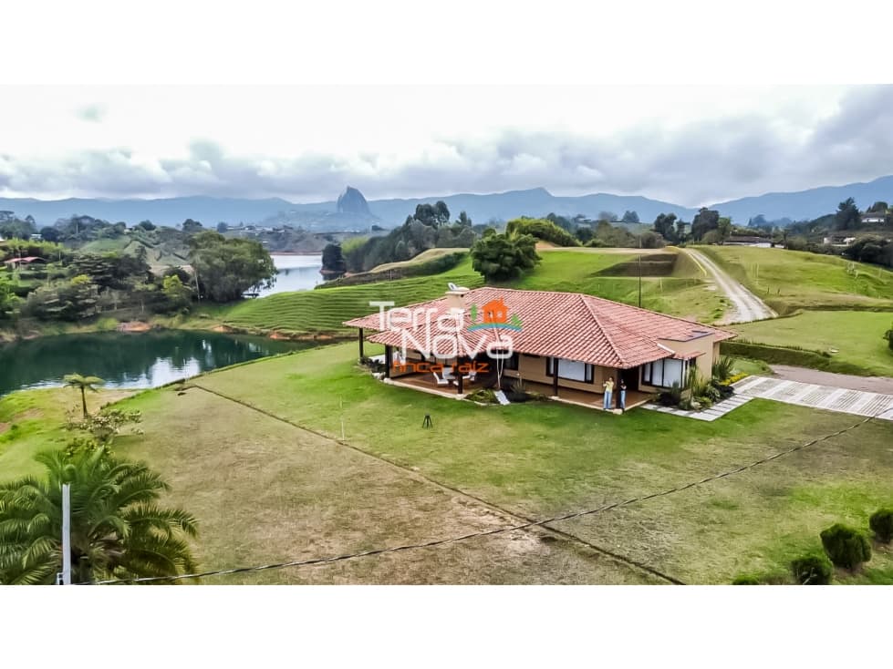 Finca con hermosa vista panorámica en venta El Peñol - 1