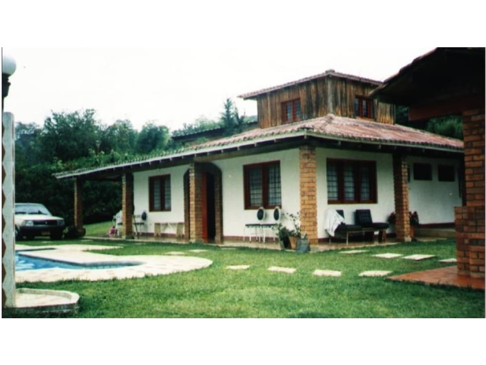 VENDO CASA CAMPESTRE EN EL LAGO CALIMA - 1