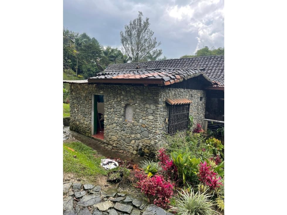 venta de casa campestre en Envigado, Montessori - 1