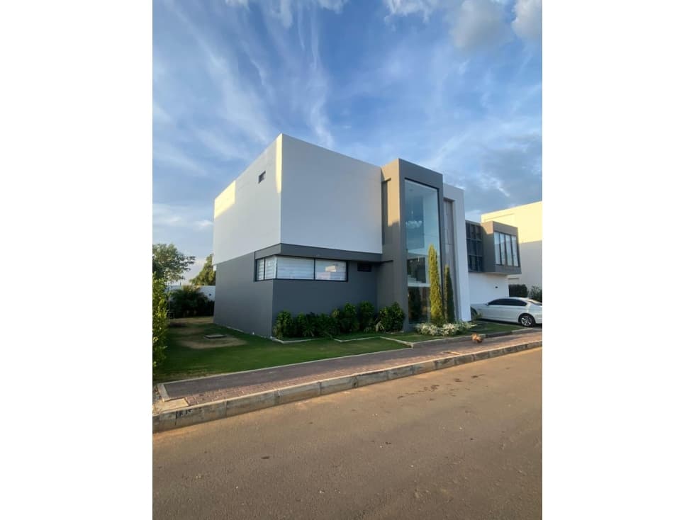 CASA DE LUJO SECTOR BOCONO - 1