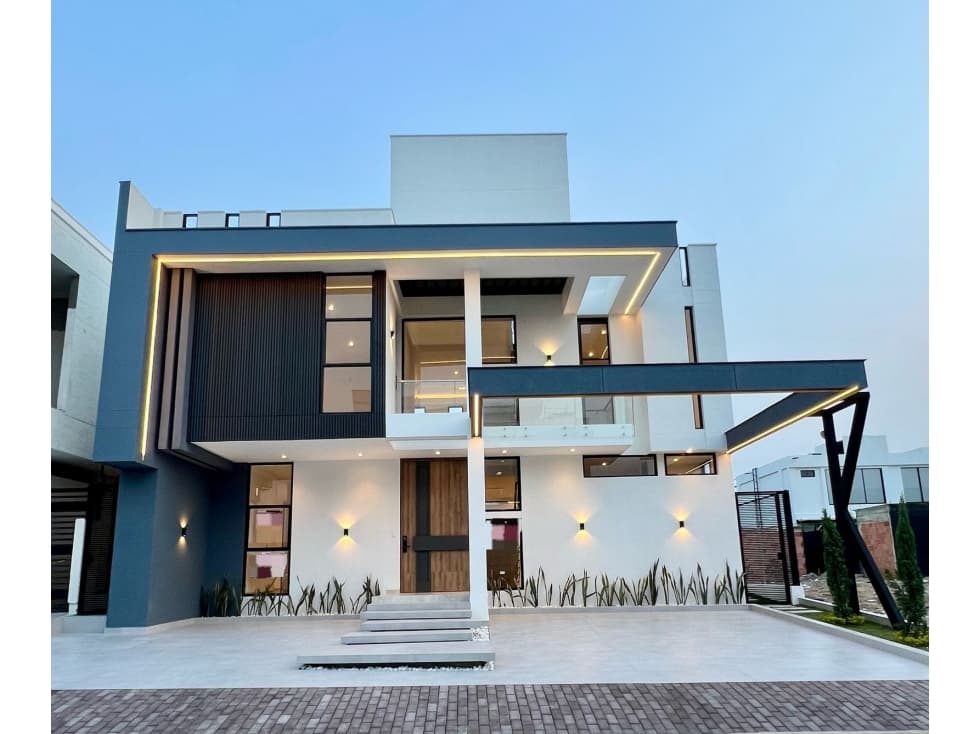 CASA DE LUJO CONJUNTO CERRADO BOCONO - 1