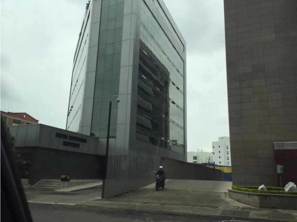 SE VENDE OFICINA FULL ACABADA - 1