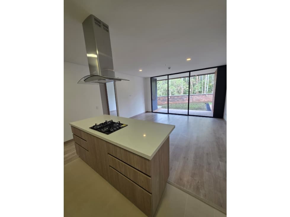 Apartamento disponible para renta en exclusivo sector del Retiro. - 1