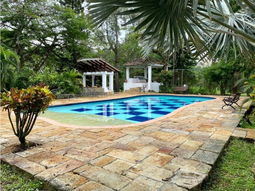 ARRIENDO HACIENDA EN ANAPOIMA. 10 CUARTOS. 20 PAX. - 1