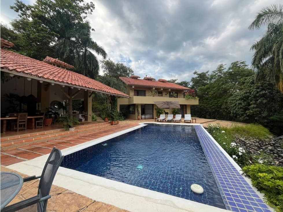 VENDO CASA EN EL NILO. 450 M2 + 70 M2 TERRAZA - 1