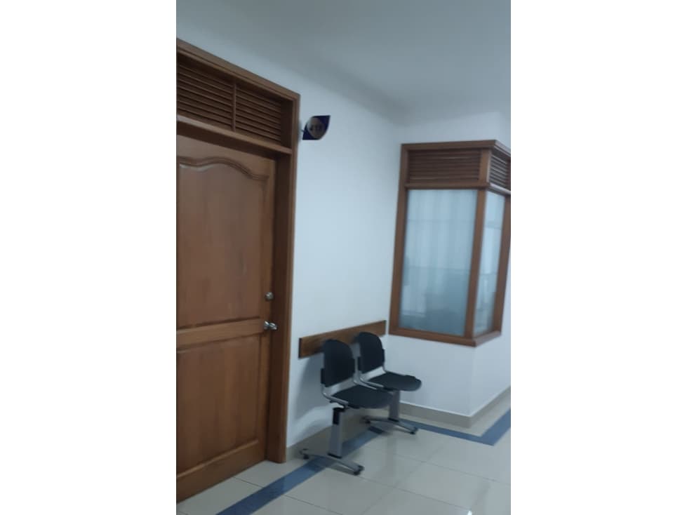 SE VENDE OFICINA EN CENTRO DE RIONEGRO - 1