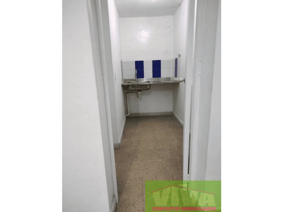 SE VENDE LOCAL CERCA AL CENTRO DE LA CEJA - 1