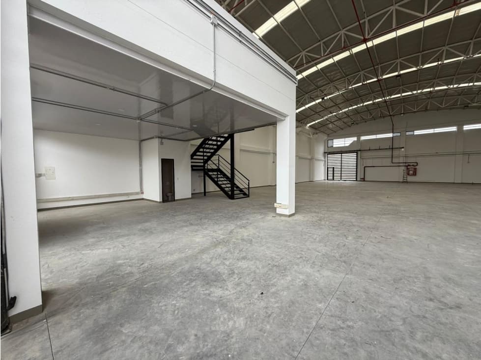 Bodega en Arriendo Tunja 720 m² con doble altura y mezanine - 1