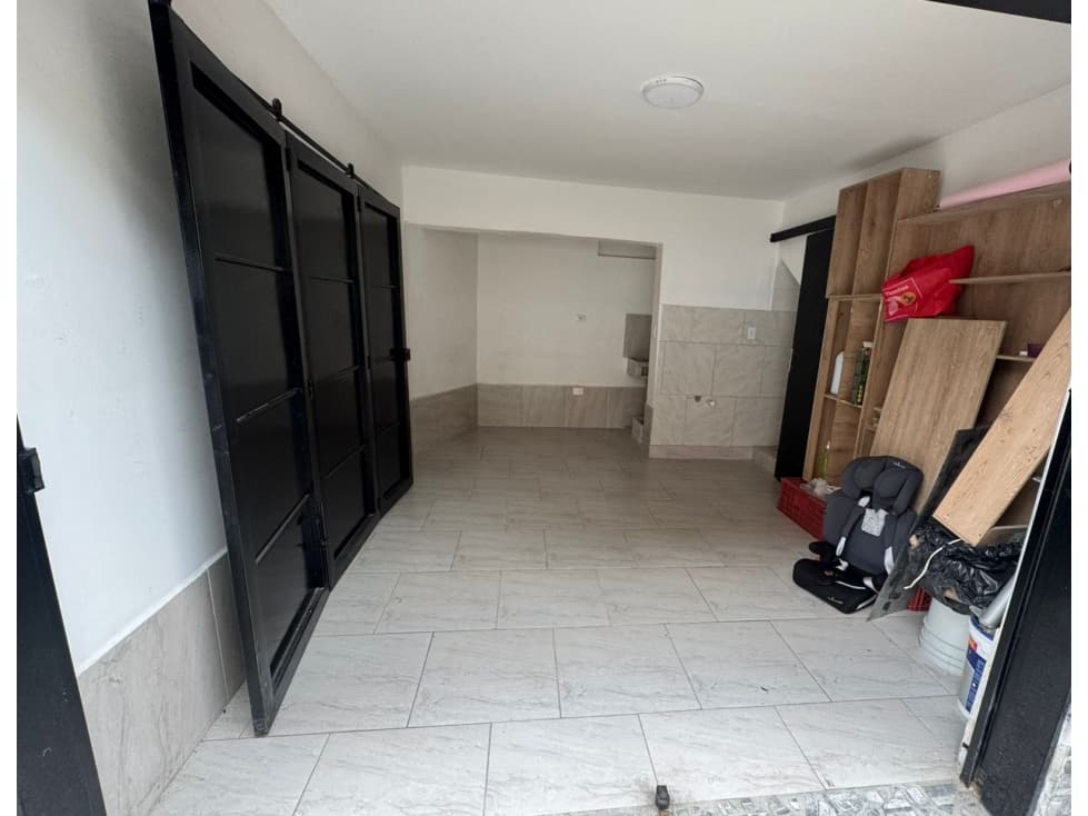 Se arrienda Local comercial en el sector Barrio Trinidad primer piso - 1