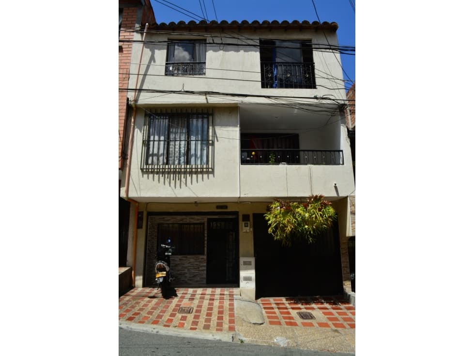 OPORTUNIDAD DE INVERSIÓN - VENTA DE EDIFICIO EN BELLO - 1