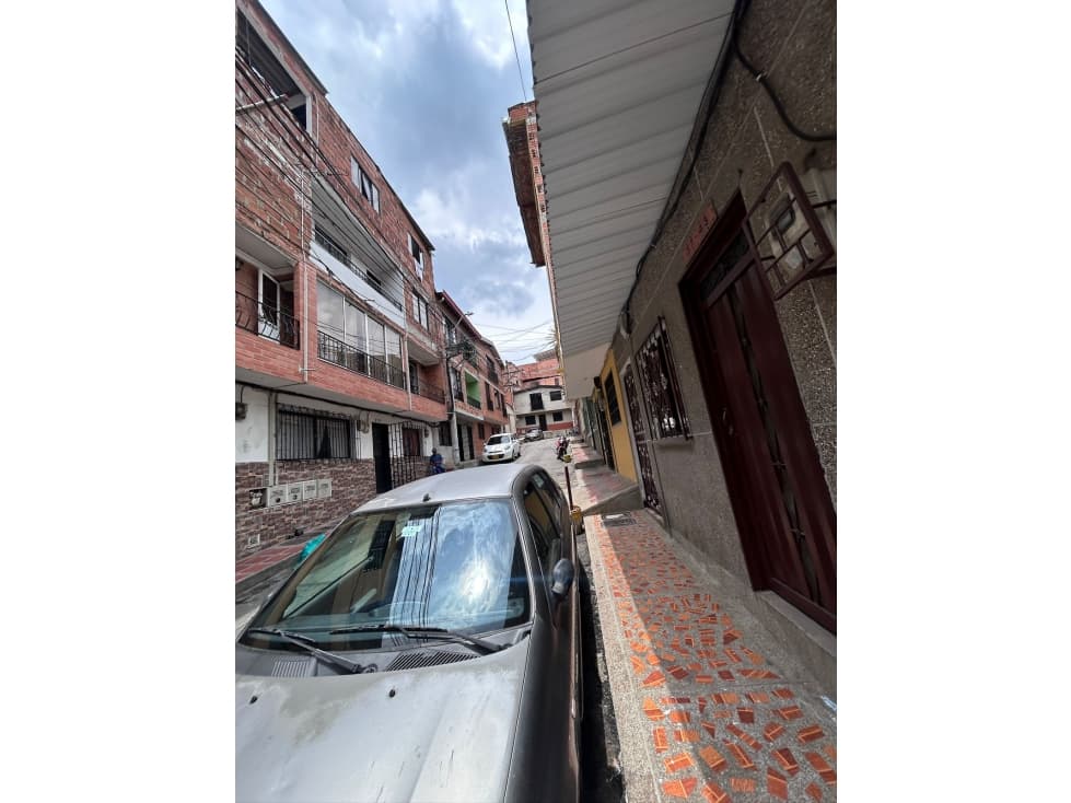 CASA LOTE EN VENTA - OBRA 2000 (IDEAL PARA CONSTRUCCION) - 1