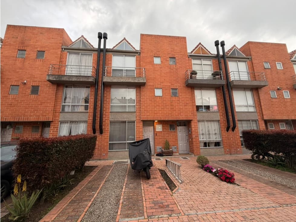 SE VENDE CASA CONJ. QUINTAS DEL TREBOL - MOSQ - CODIGO 1421 - 1