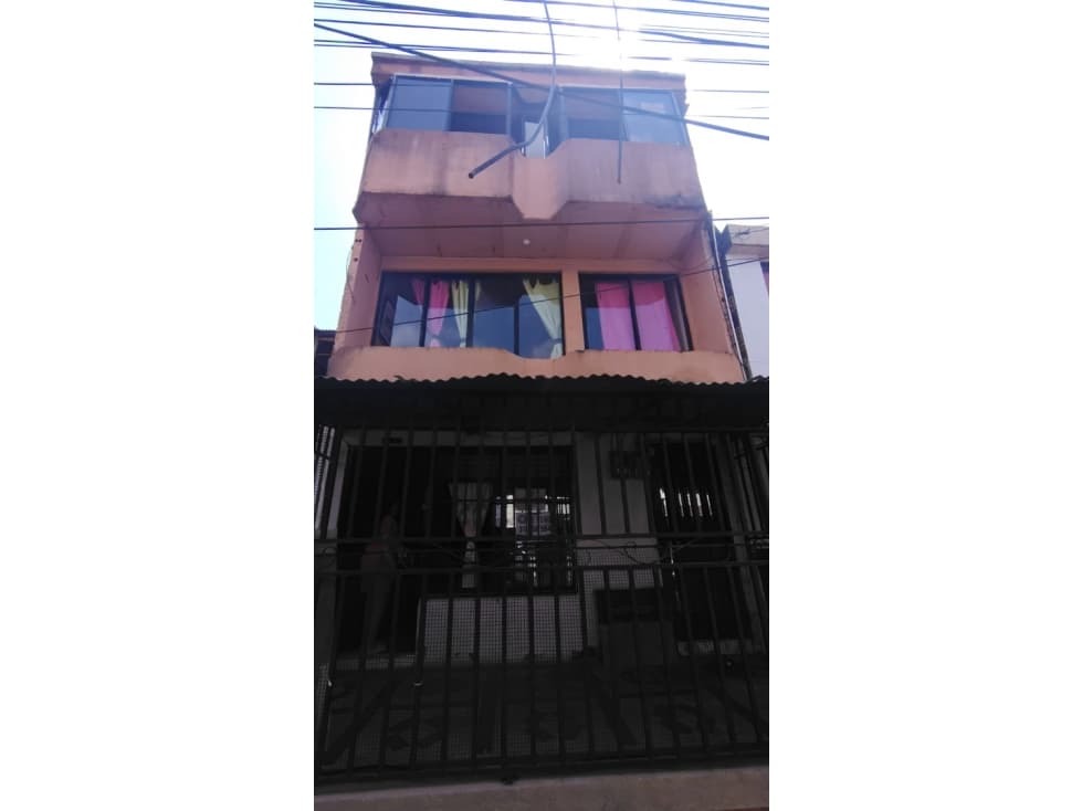 Casa para la venta en los 2500 lotes, Cuba, Pereira!!! - 1