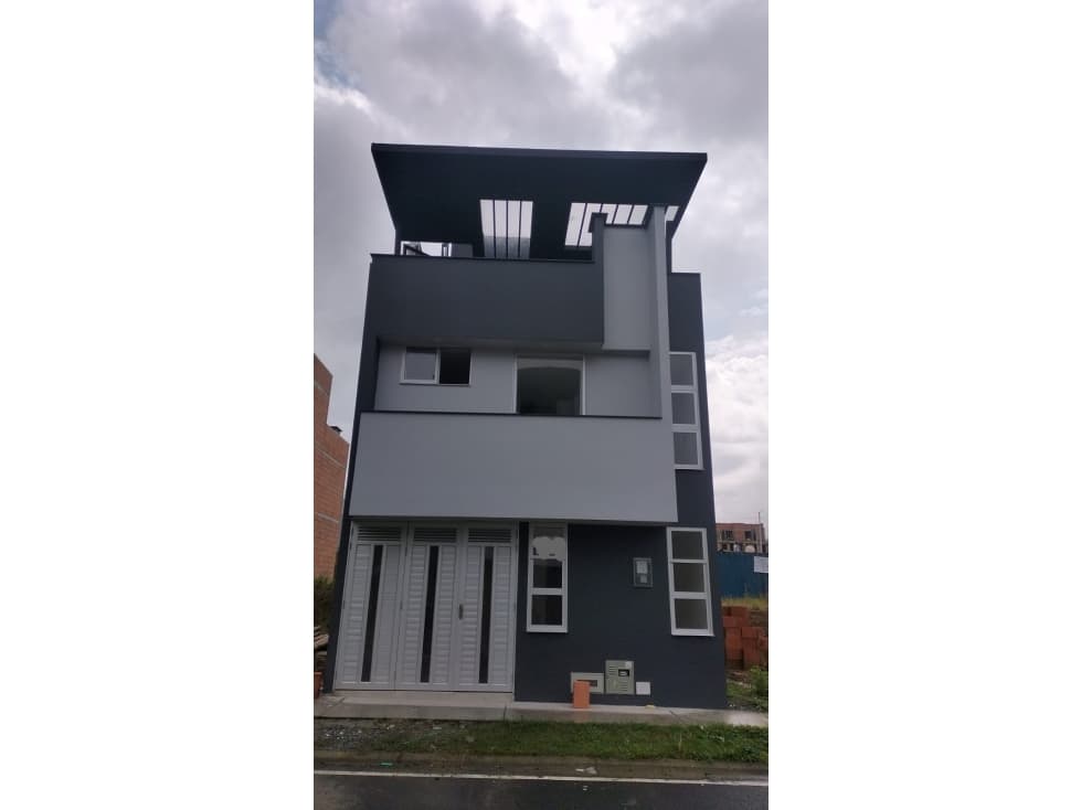 Casa residencial para la venta en Senderos de Makarí,Dosquebradas!!! - 1