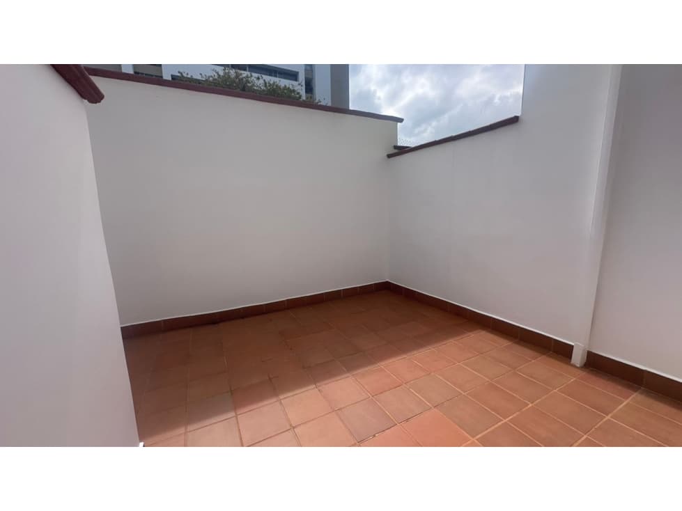 Casa en venta por la Clínica Somer - 1