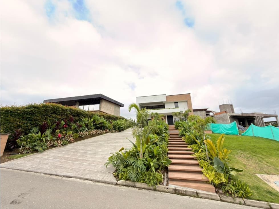 SE VENDE Y SE ARRIENDA LUJOSA CASA CAMPESTRE EN CALARCÁ - QUINDÍO - 1