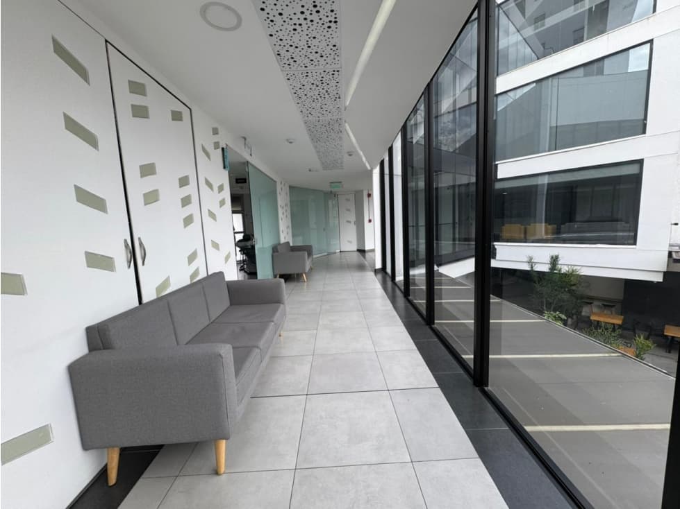 SE VENDE O ARRIENDA CONSULTORIO EN COMPLEJO EMPRESARIAL - 1