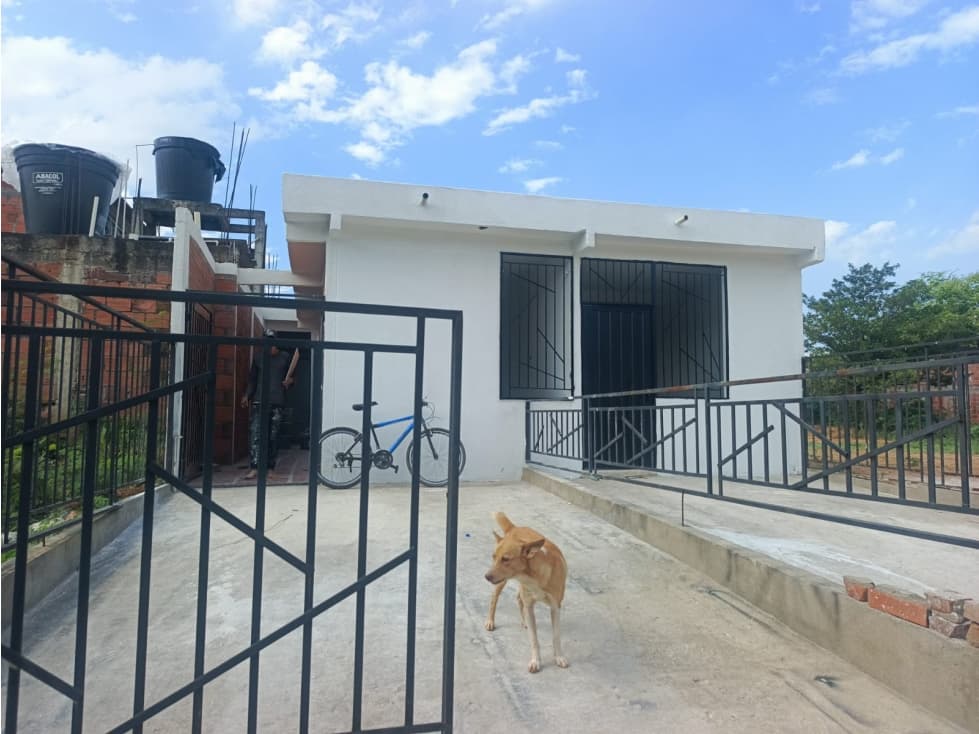 CASA CON PLACA, LOS PATIOS - 1