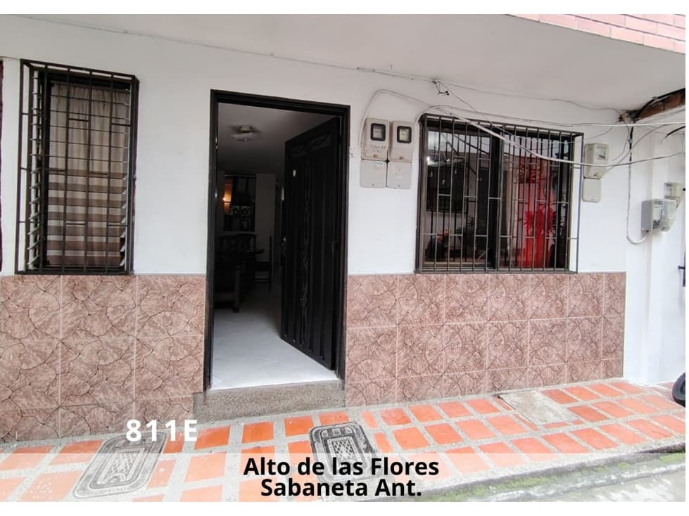 Oportunidad en Sabaneta: Casa 1er piso para remodelar a tu gusto - 1