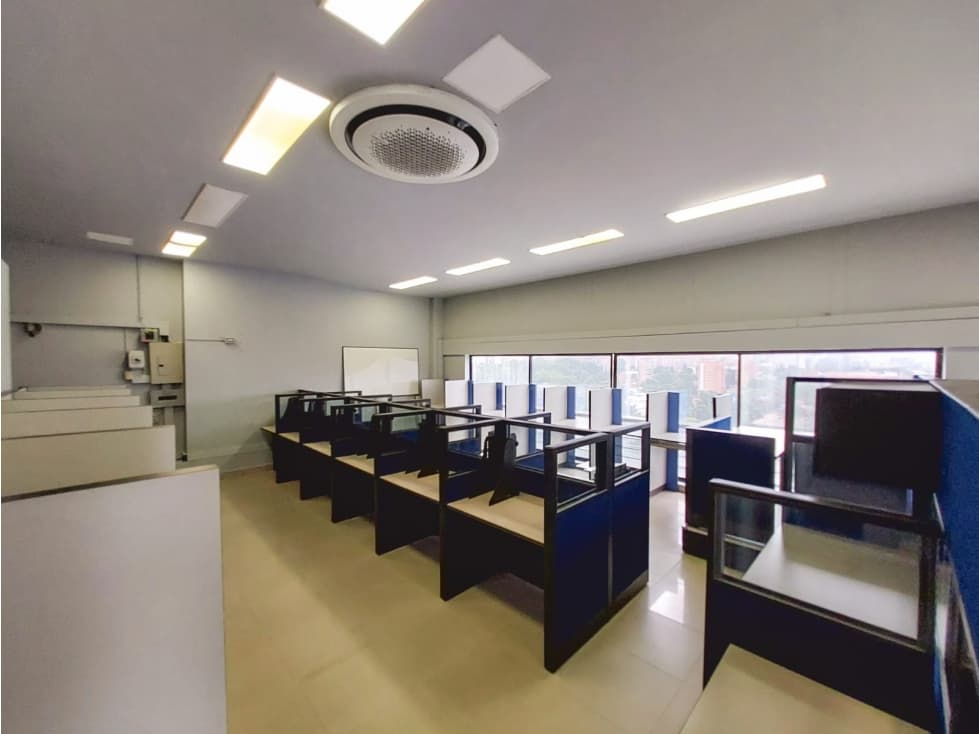 Oficina en arriendo semiamoblada en sector Exito el Poblado - 1