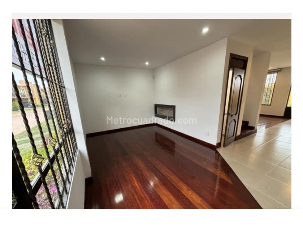 Espectacular casa en venta Cota - 1