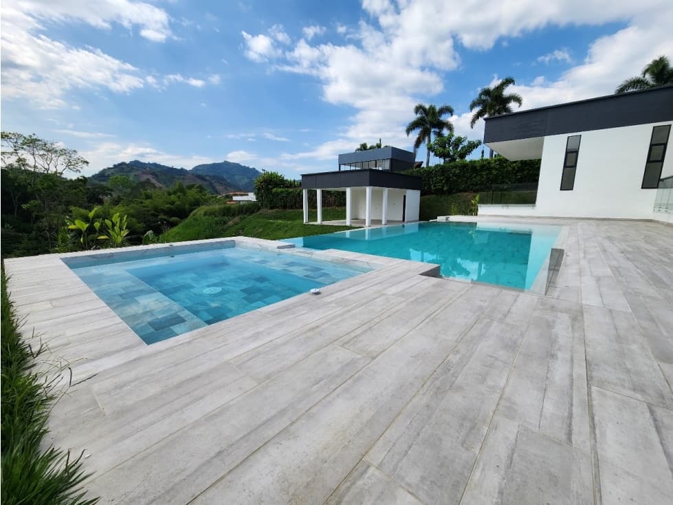 Casa de Lujo Nueva en Condominio Combia, Pereira - 1