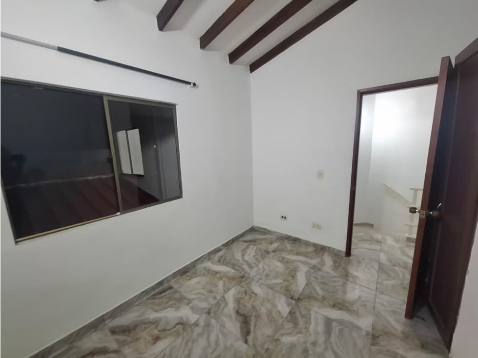 CASA EN RENTA EN CONDINA  2 PISOS, 4 HABITACIONES Y Z. SOCIALES - 1