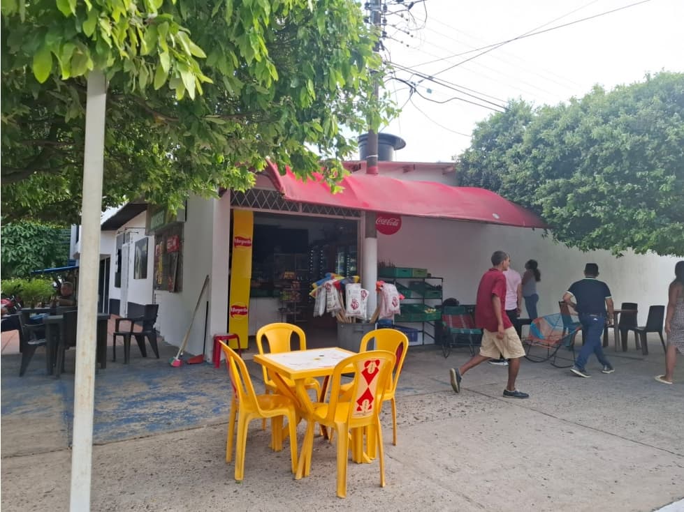 SE VENDE PREDIO CON DOS LOCALES COMERCIALES - 1