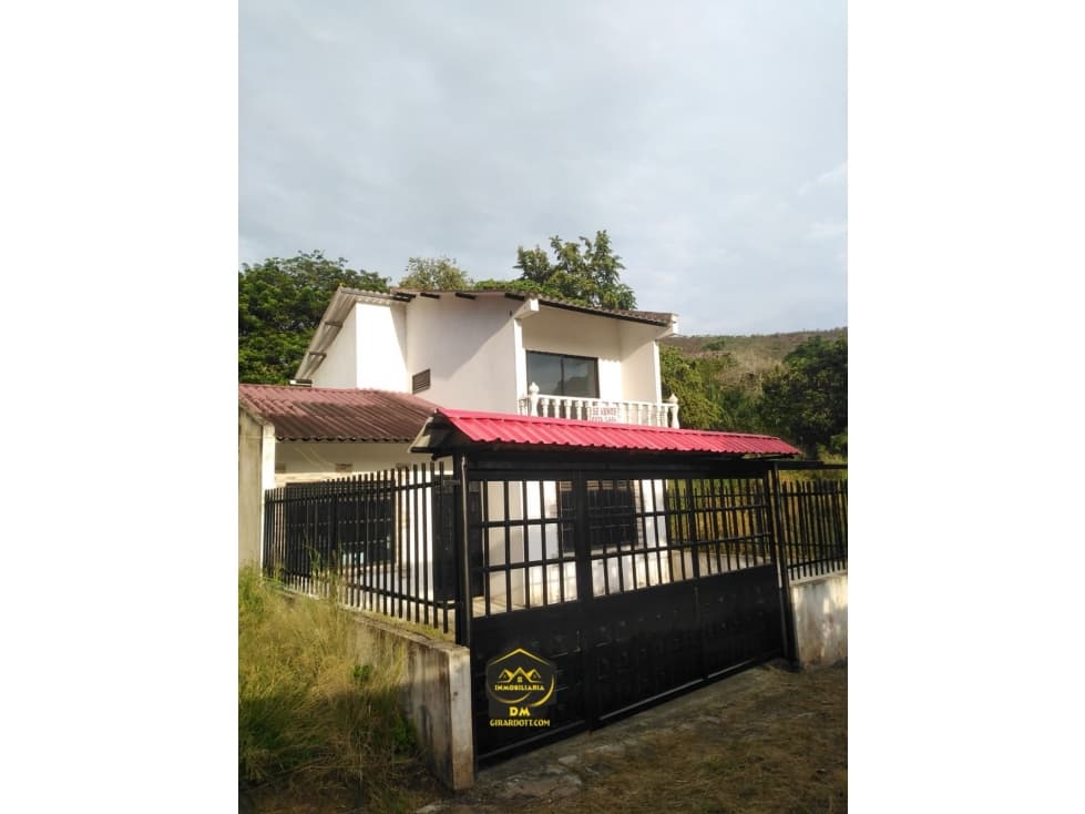 VENDO HERMOSA CASA PISO2 ( SECTOR GUATIMBOL) CARMEN DE APICALA - 1