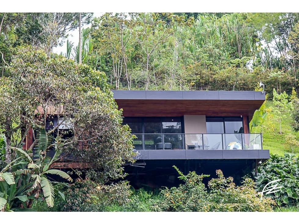 CABAÑA EN VENTA EN GUATAPÉ,ANTIOQUIA - 1