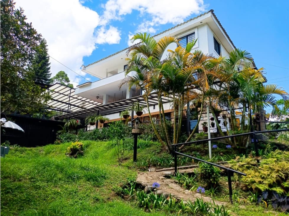 Hotel con Restaurante, Café y Bar En Venta Salento - 2.300.000.000 COP - 1