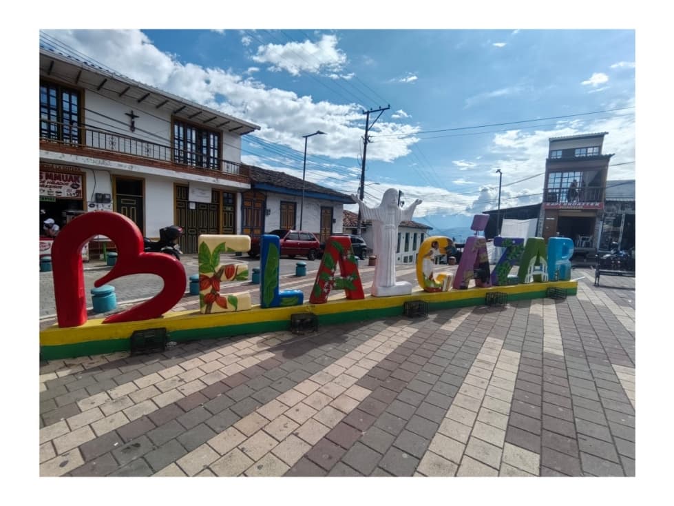 Preciosa casa comercial, en el corazón del municipio de Belalcazar. - 1