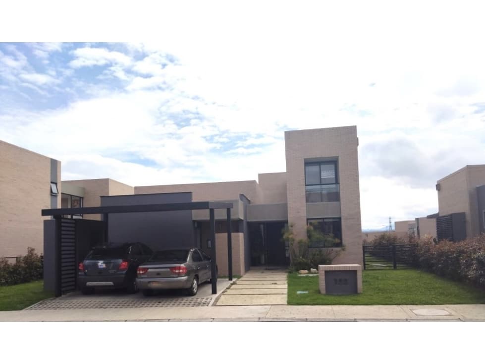 ARRIENDO CASA COTA VIA SIBERIA - 1