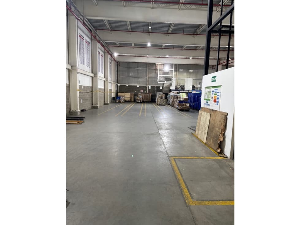 ARRIENDO BODEGA PARQUE INDUSTRIAL SIBERIA 2.000 M2 40 KVA - 1