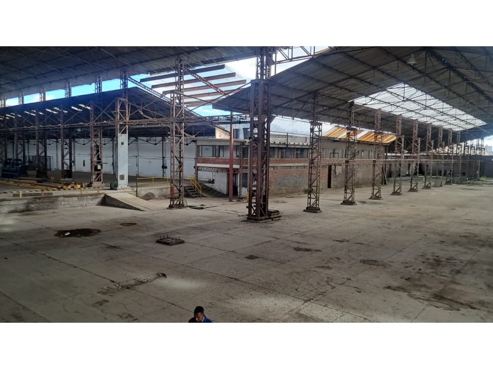 VENTA Y/O ARRIENDO BODEGAS CAZUCA 7.481 M2 9 KVA - 1